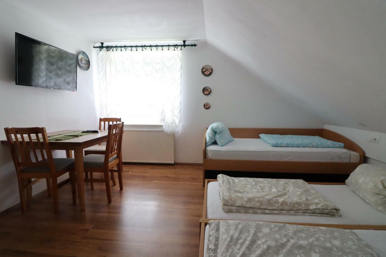 Pod Orehi Guest House Loče pri Poljčanah Eksteriør billede