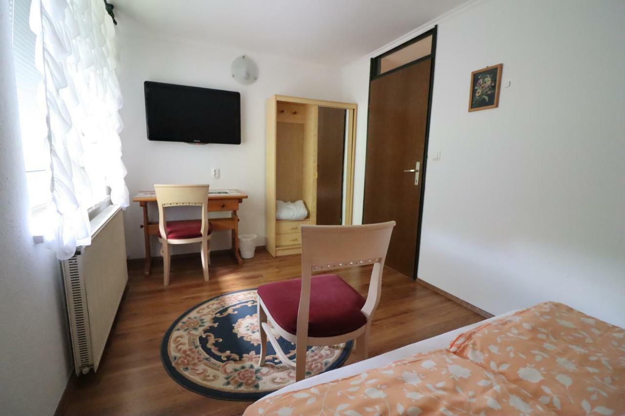 Pod Orehi Guest House Loče pri Poljčanah Eksteriør billede